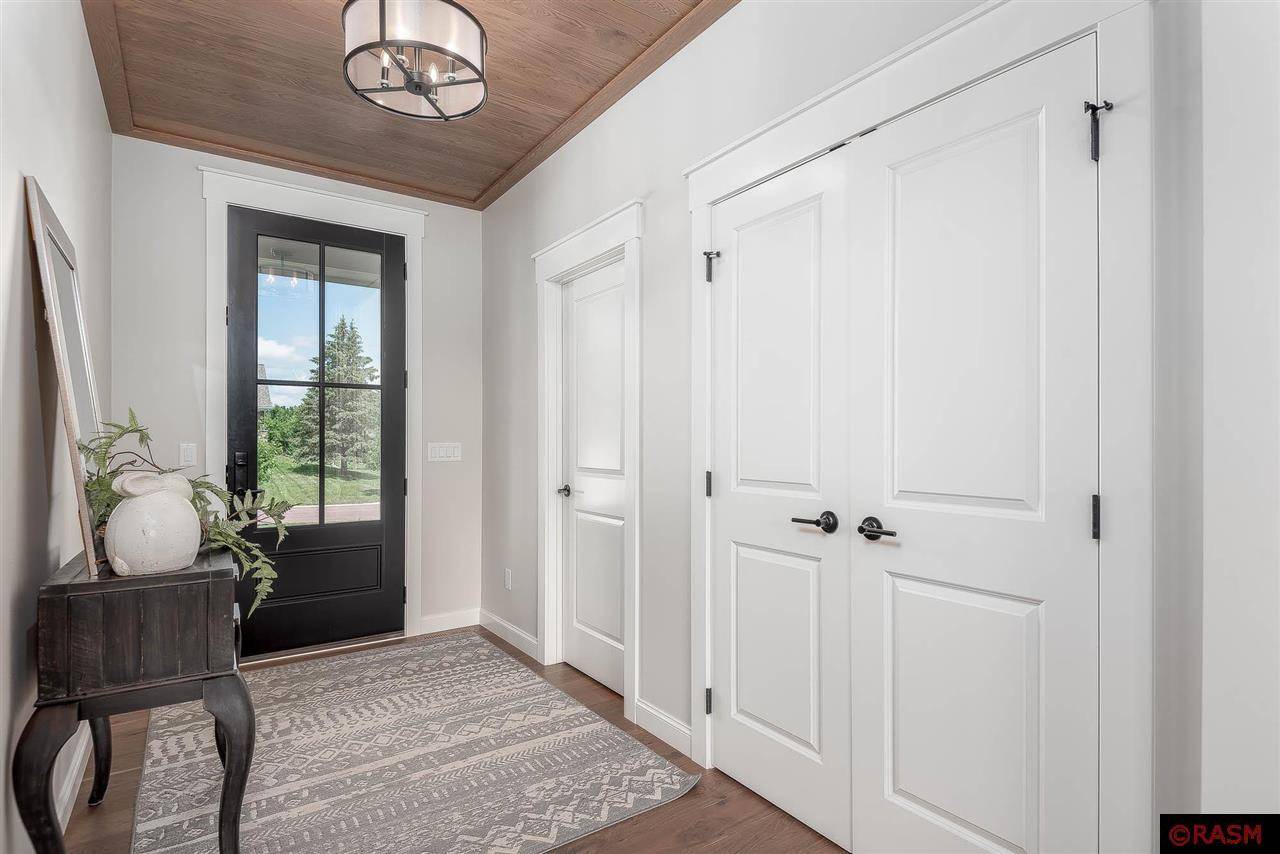 Mankato, MN 56001,1005 Applewood Court