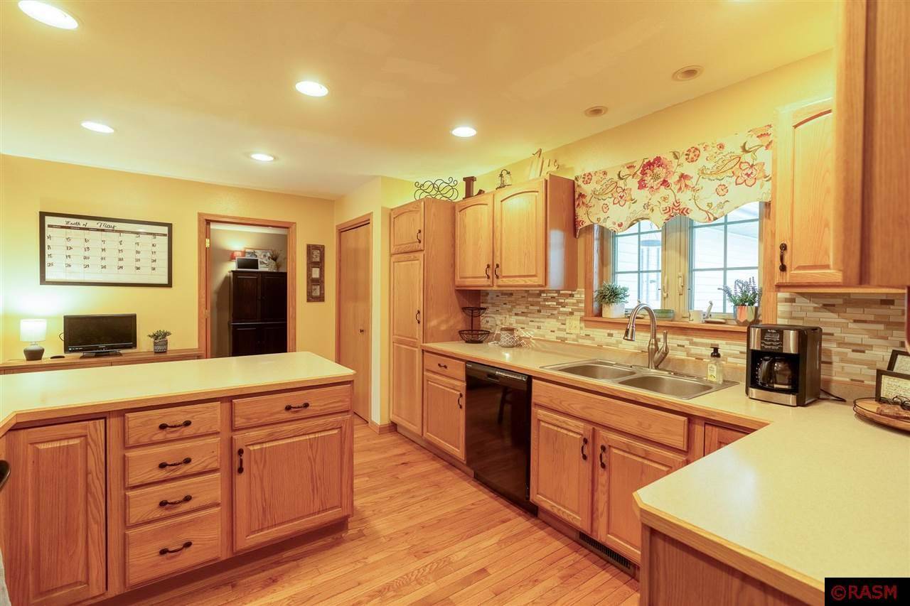 Madelia, MN 56062,704 W Main St