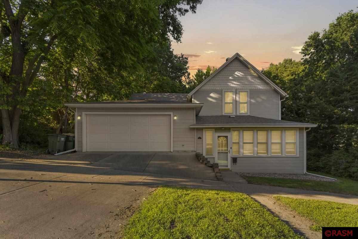 St. Peter, MN 56082,621 W St Paul St