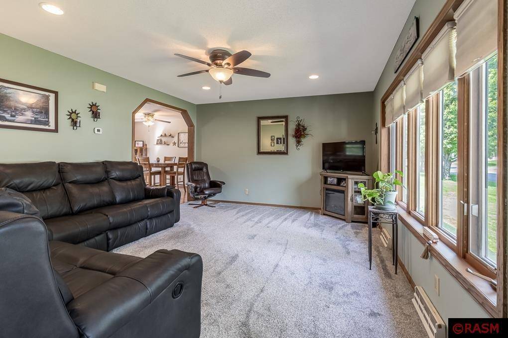 Lake Crystal, MN 56055,607 E Nathan Street