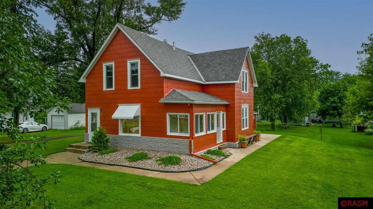Madelia, MN 56062,22 NW Estes Avenue