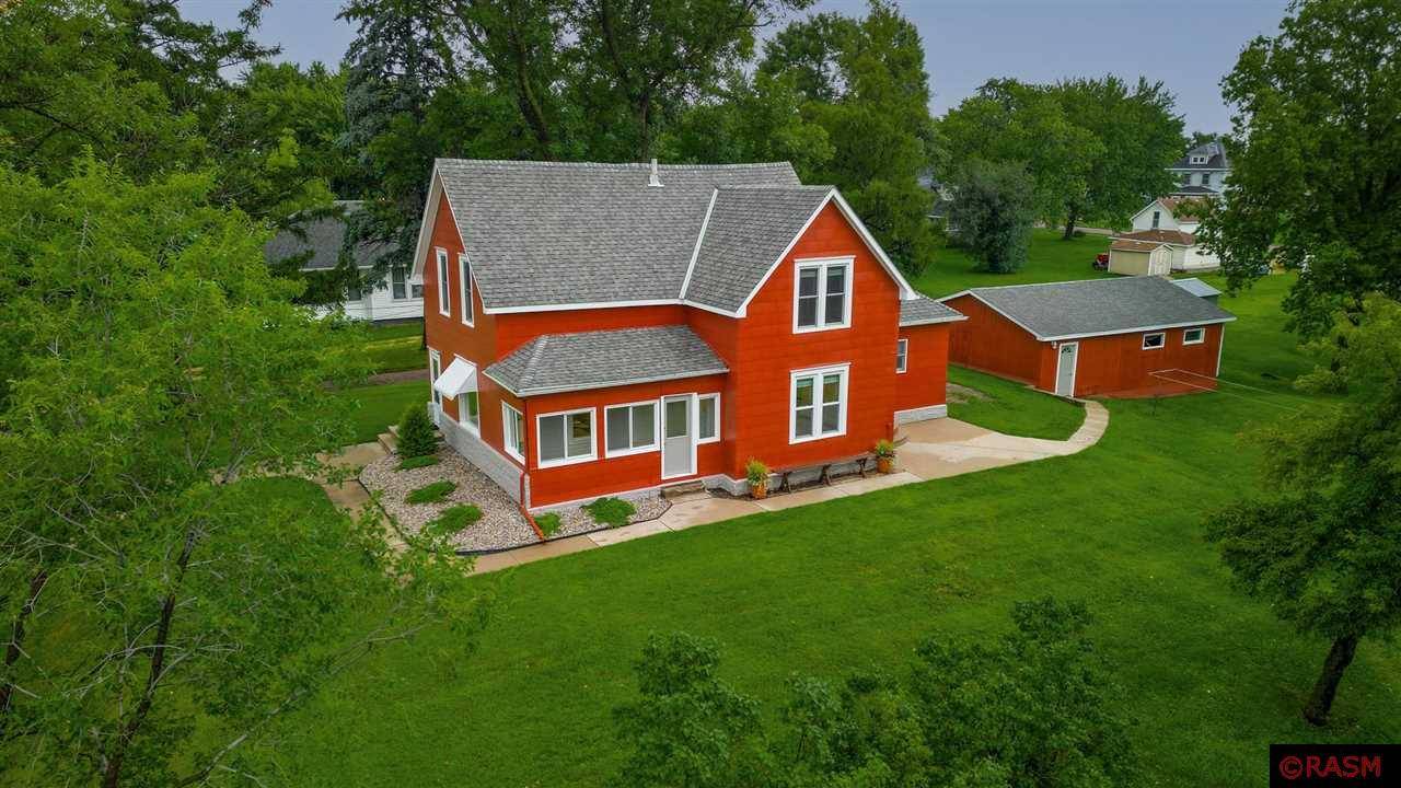 Madelia, MN 56062,22 NW Estes Avenue