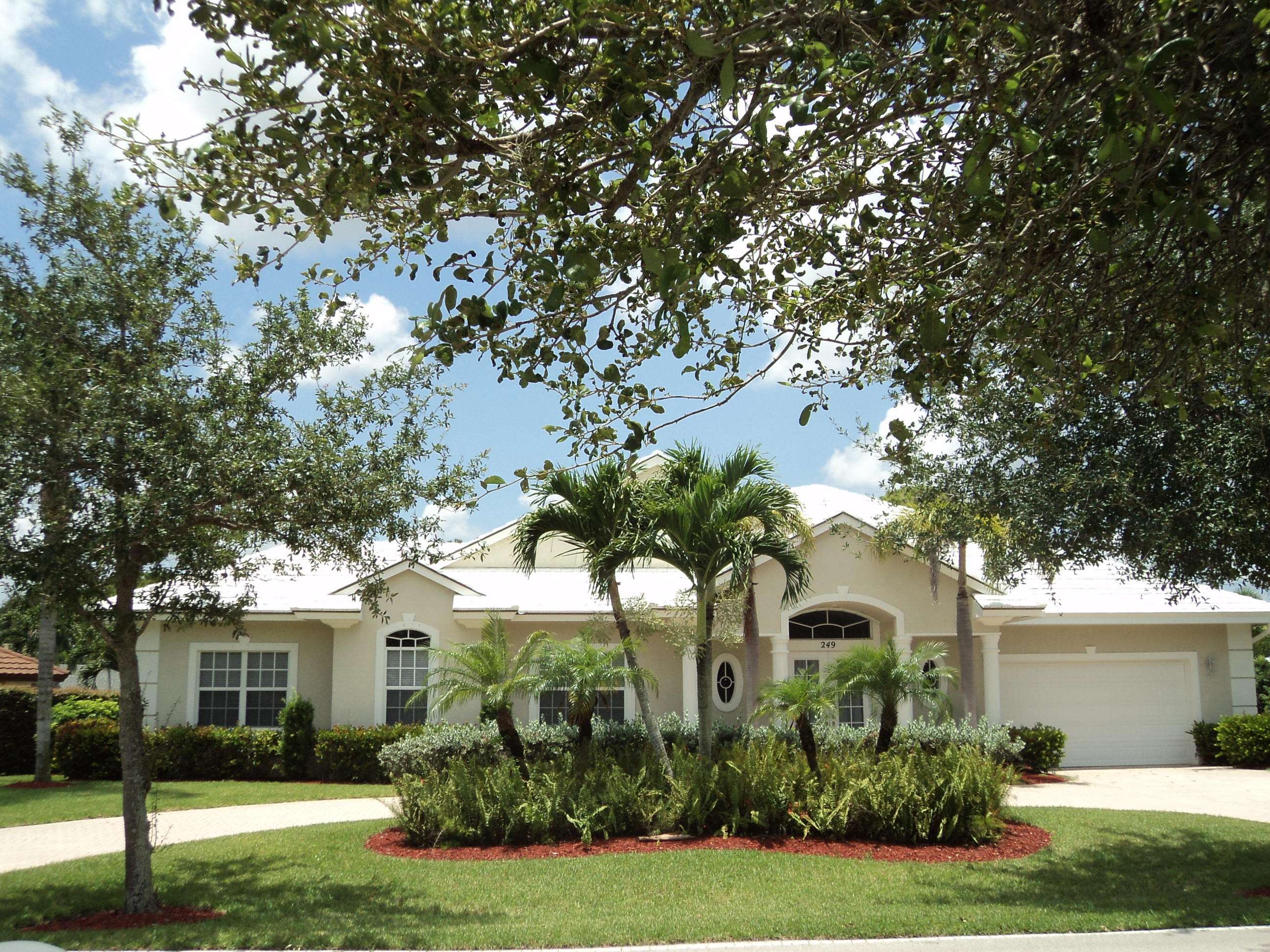 Tequesta, FL 33469,249 Country Club DR