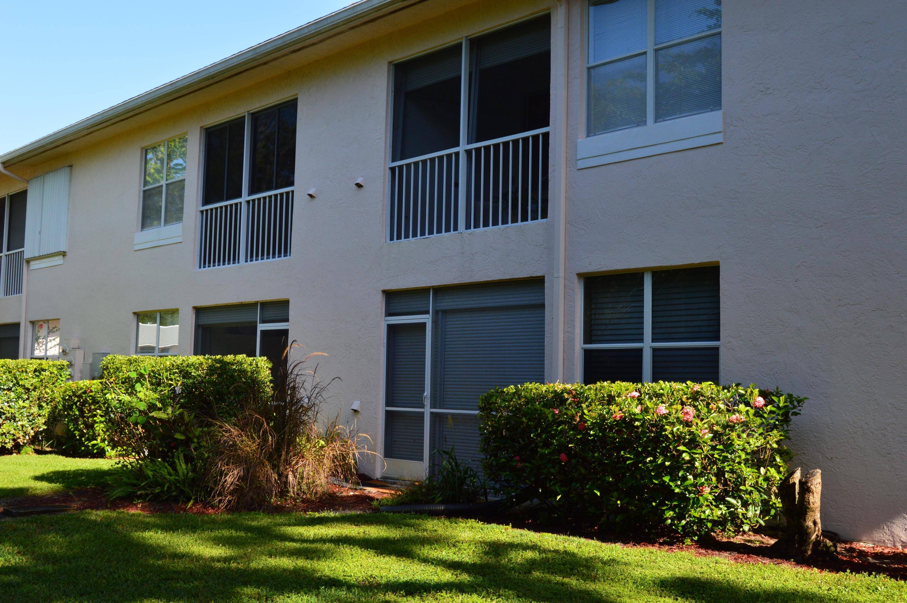 Tequesta, FL 33469,18081 SE Country Club DR 37-367