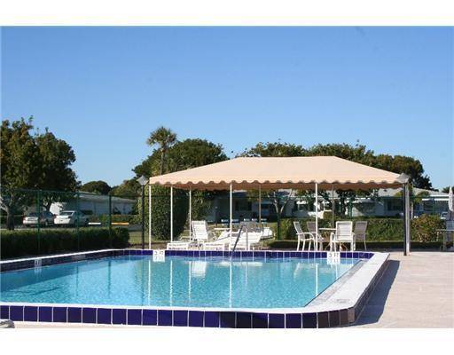 Lantana, FL 33462,7401 W Oakridge CIR A