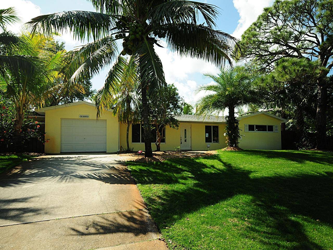 Tequesta, FL 33469,19384 Caribbean Crt