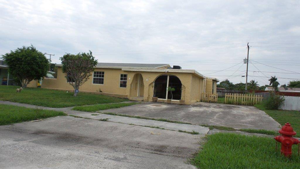 Palm Springs, FL 33461,333 Mid Pines RD