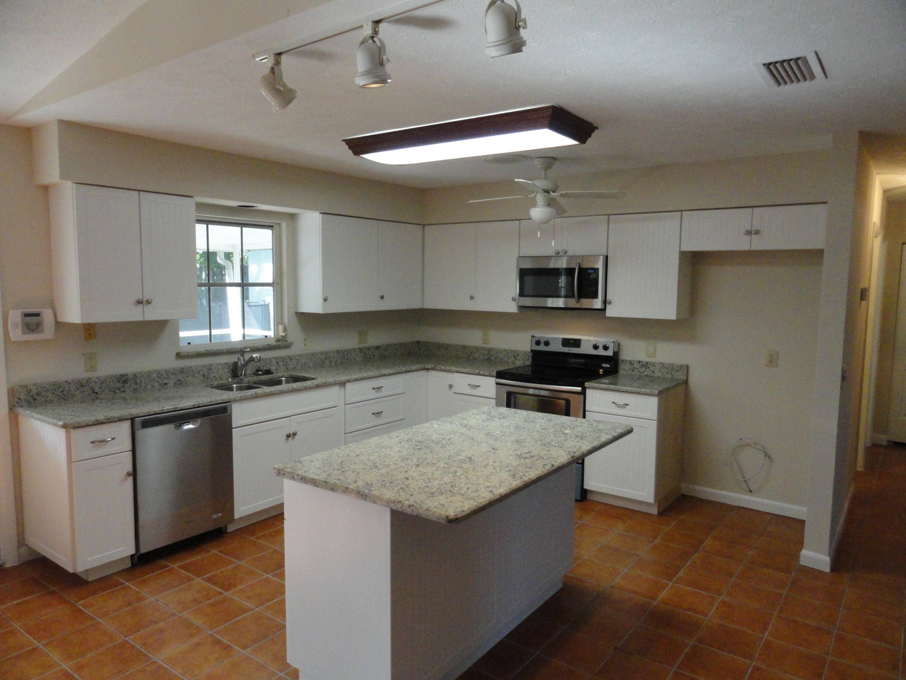 Stuart, FL 34997,814 SE Madison AVE