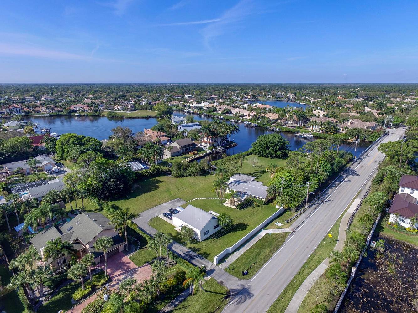 Tequesta, FL 33469,9228 SE Island WAY