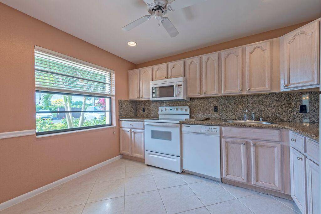 Boca Raton, FL 33433,21675 Tall Palm CIR 2-A