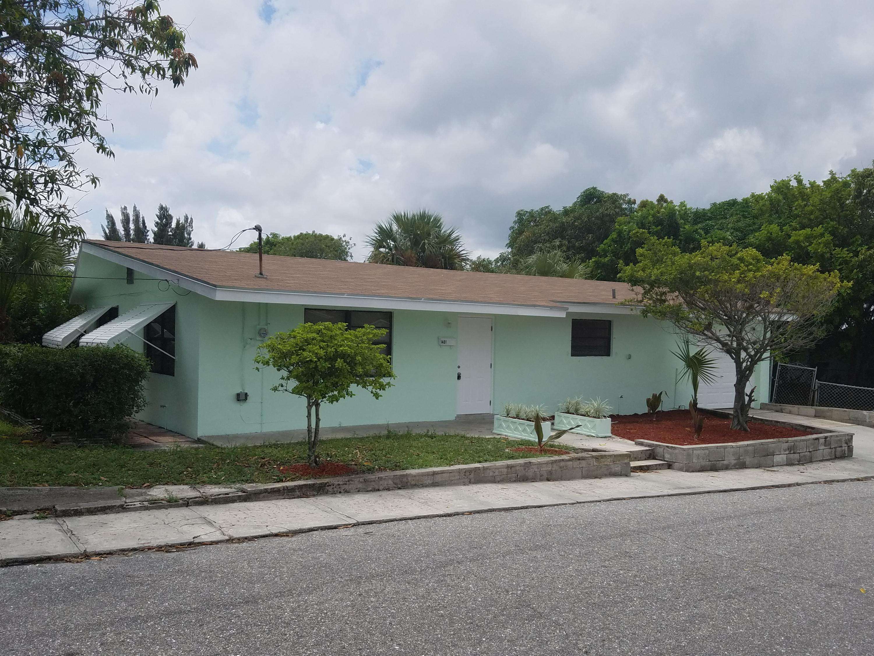 Riviera Beach, FL 33404,1401 W 26th CT