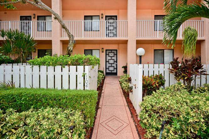 Delray Beach, FL 33484,6065 Pointe Regal CIR 104