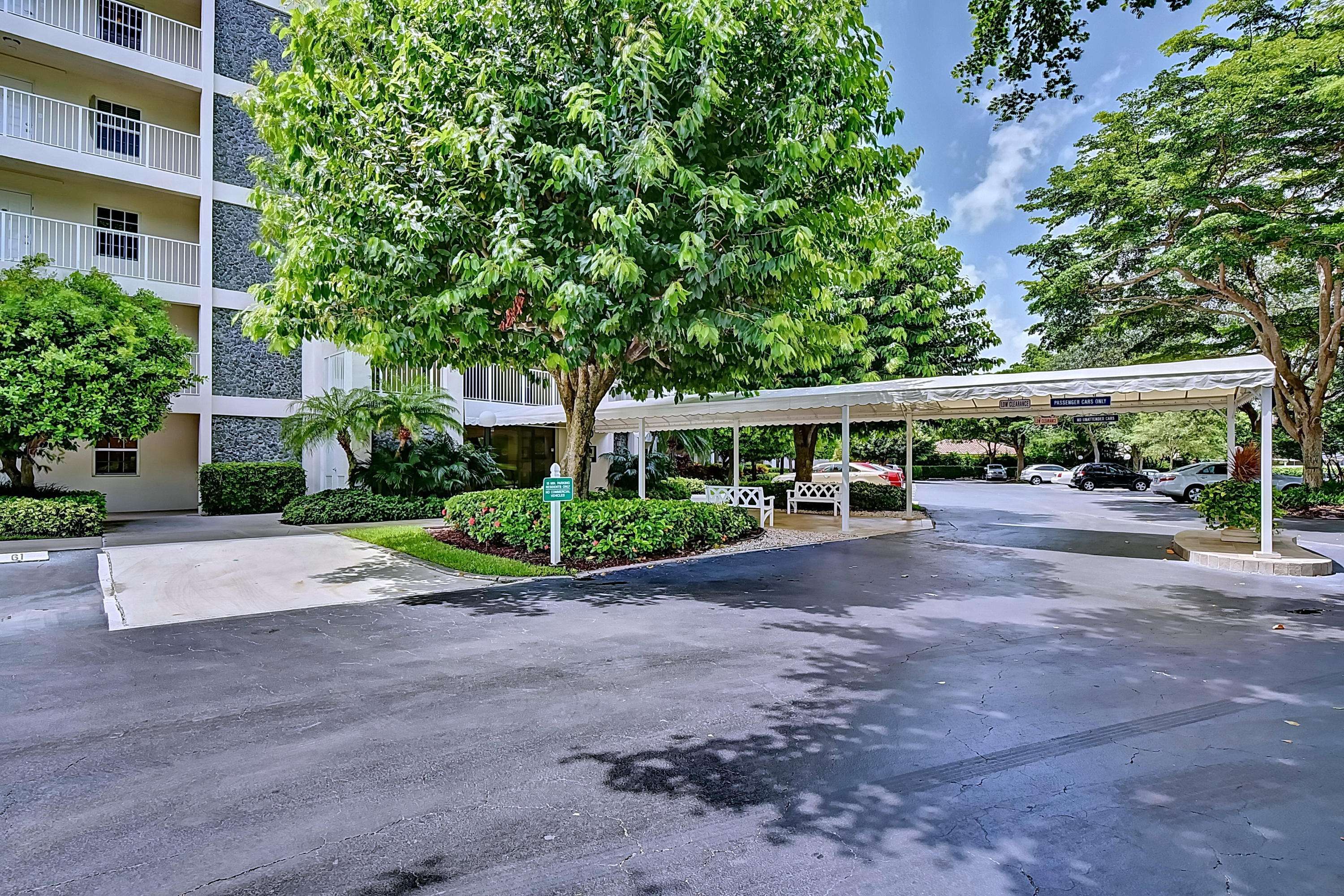 Pompano Beach, FL 33069,3499 Oaks WAY 902