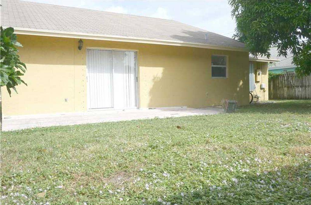 Lantana, FL 33462,1322 W Indies WAY