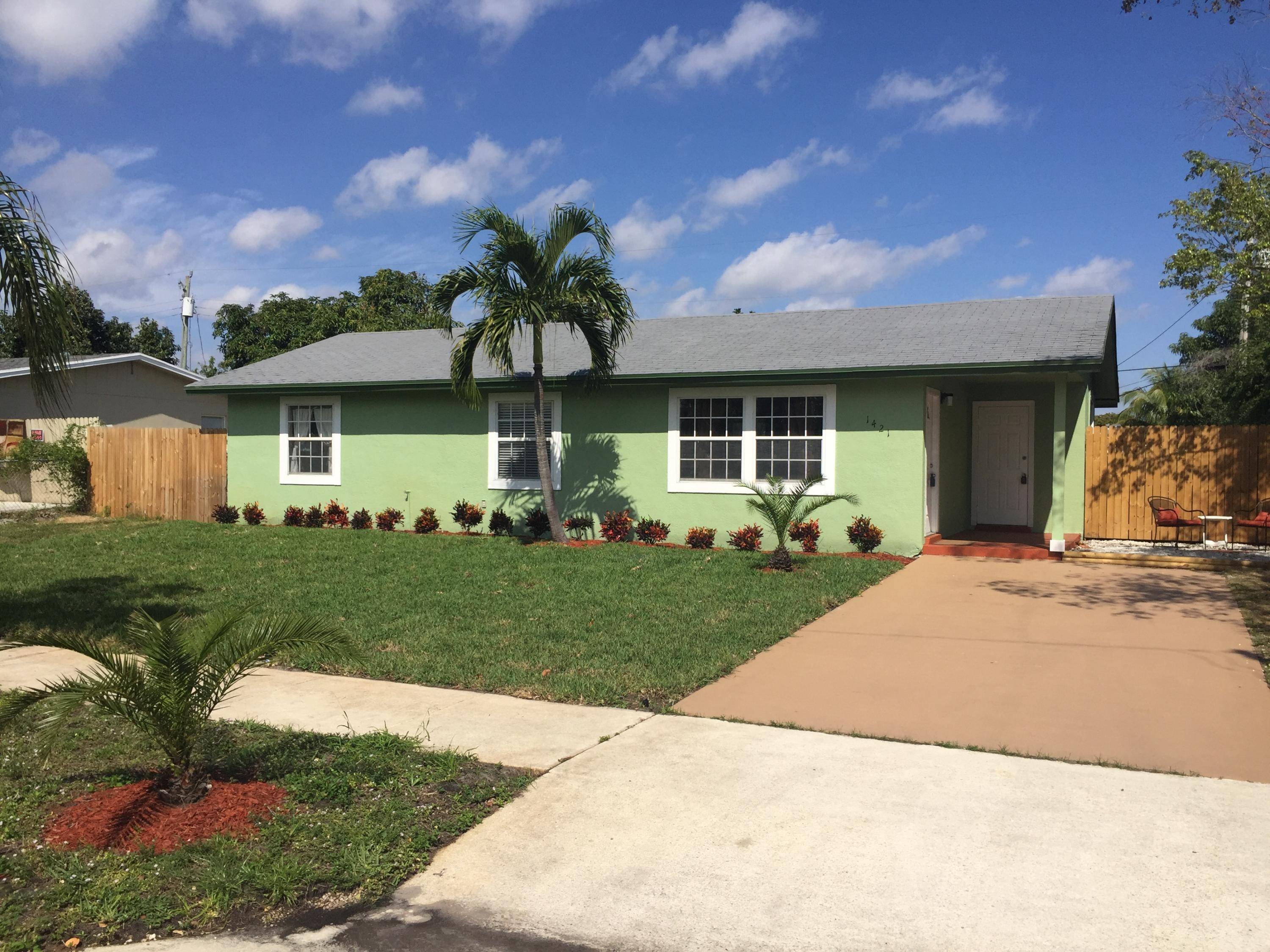 Lantana, FL 33462,1421 W Branch ST