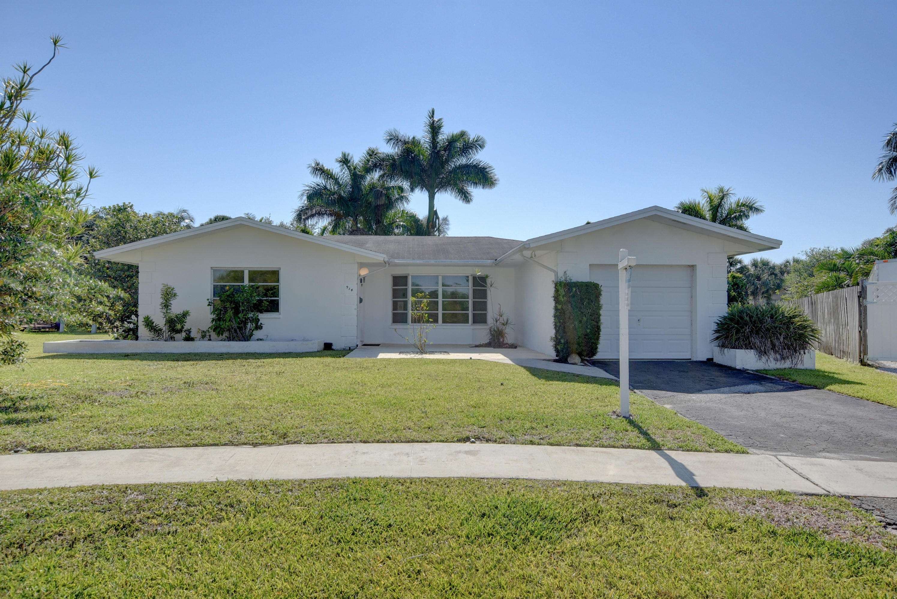 Royal Palm Beach, FL 33411,914 Linda CT