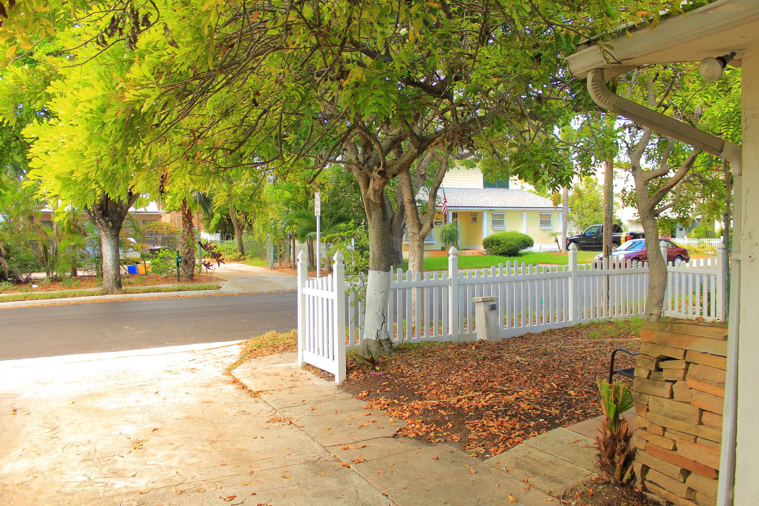 West Palm Beach, FL 33407,322 S Lakeside CT