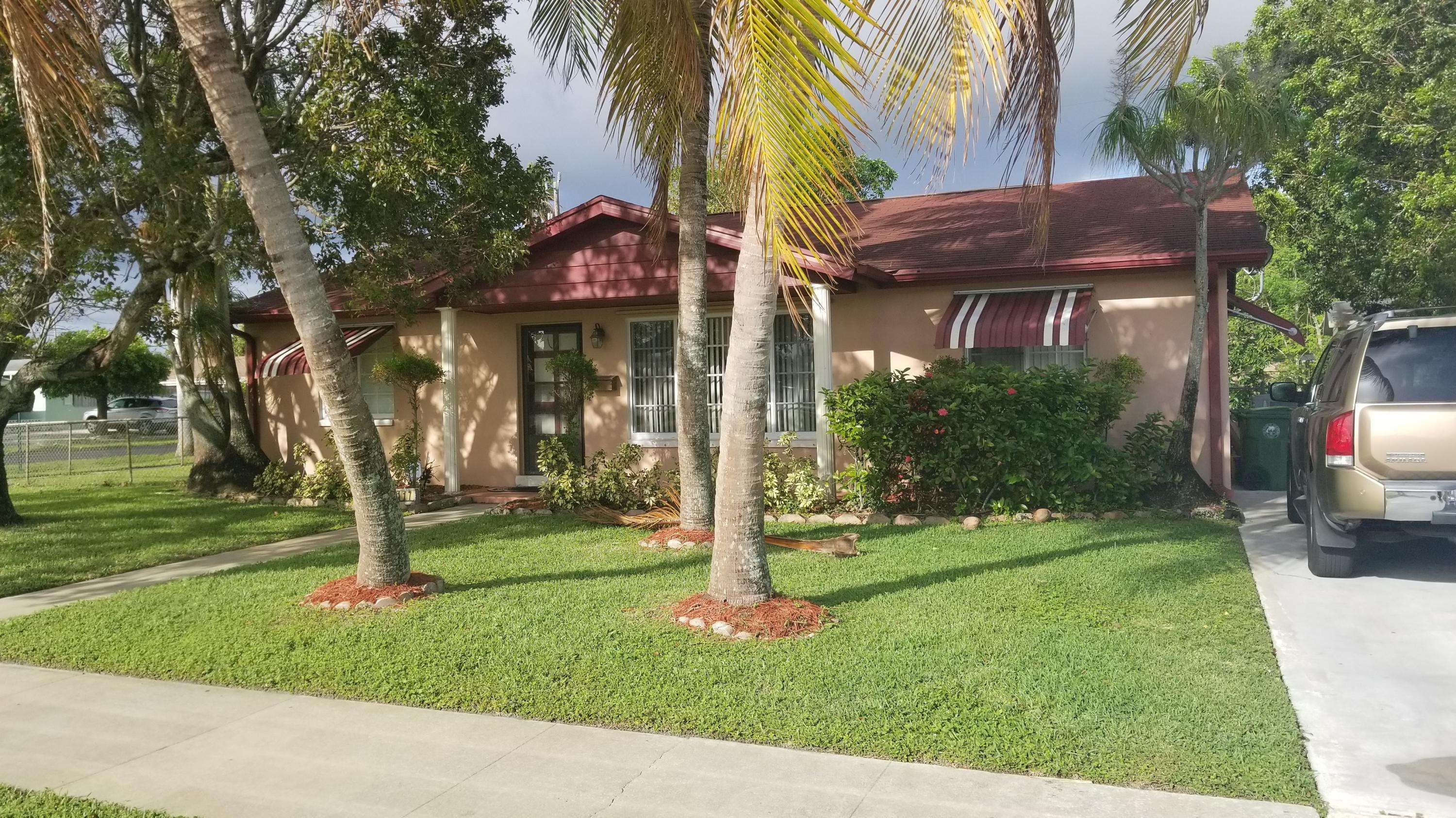 Lake Worth, FL 33461,117 Yucatan DR