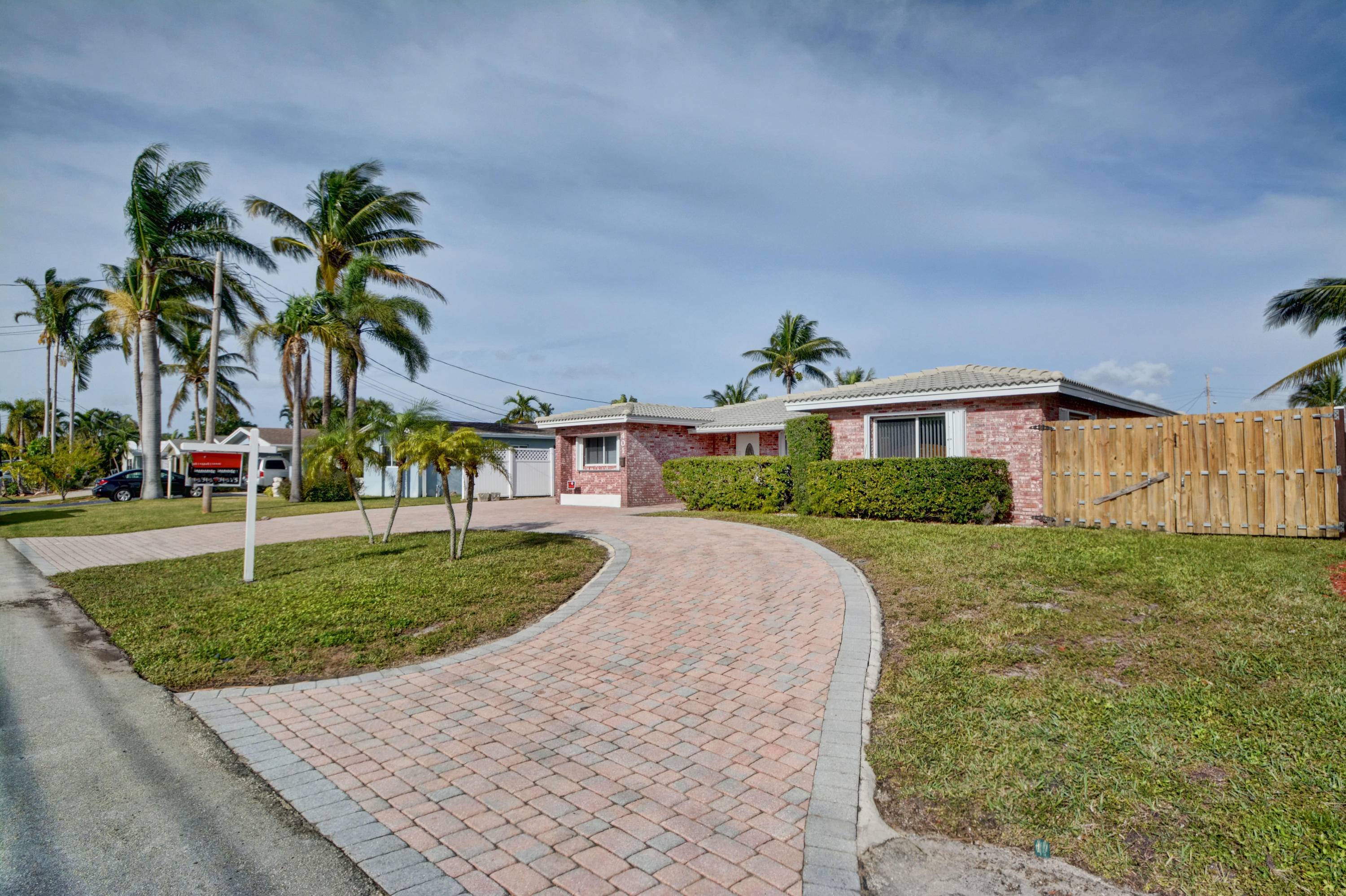 Pompano Beach, FL 33060,401 SW 18th CT