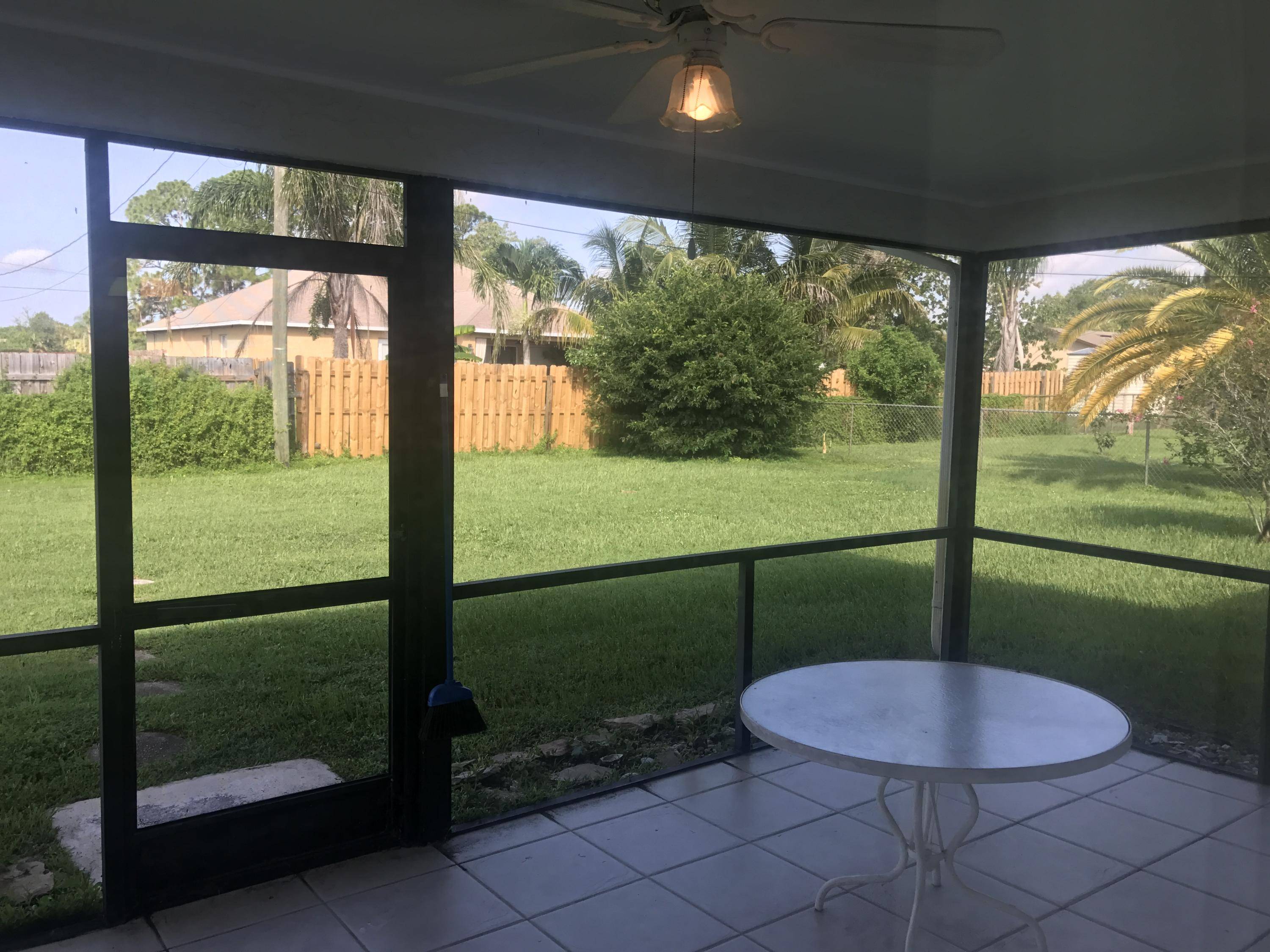 Port Saint Lucie, FL 34983,638 SE Clifton LN