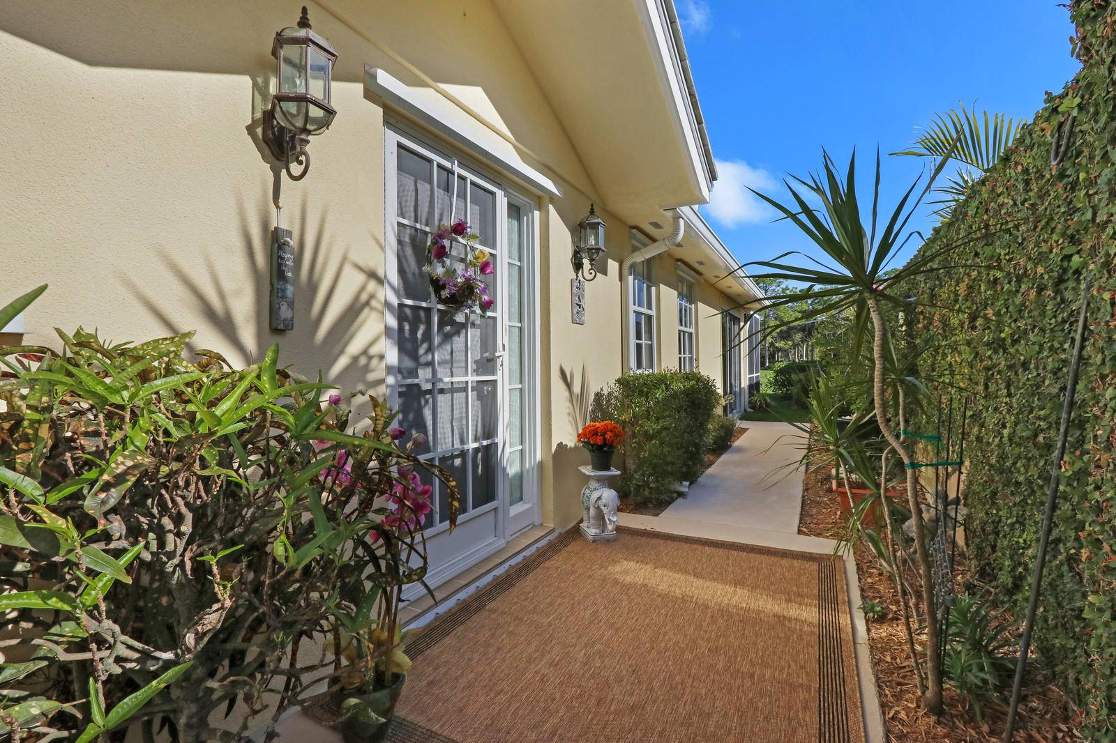 Jupiter, FL 33458,221 Brier CIR