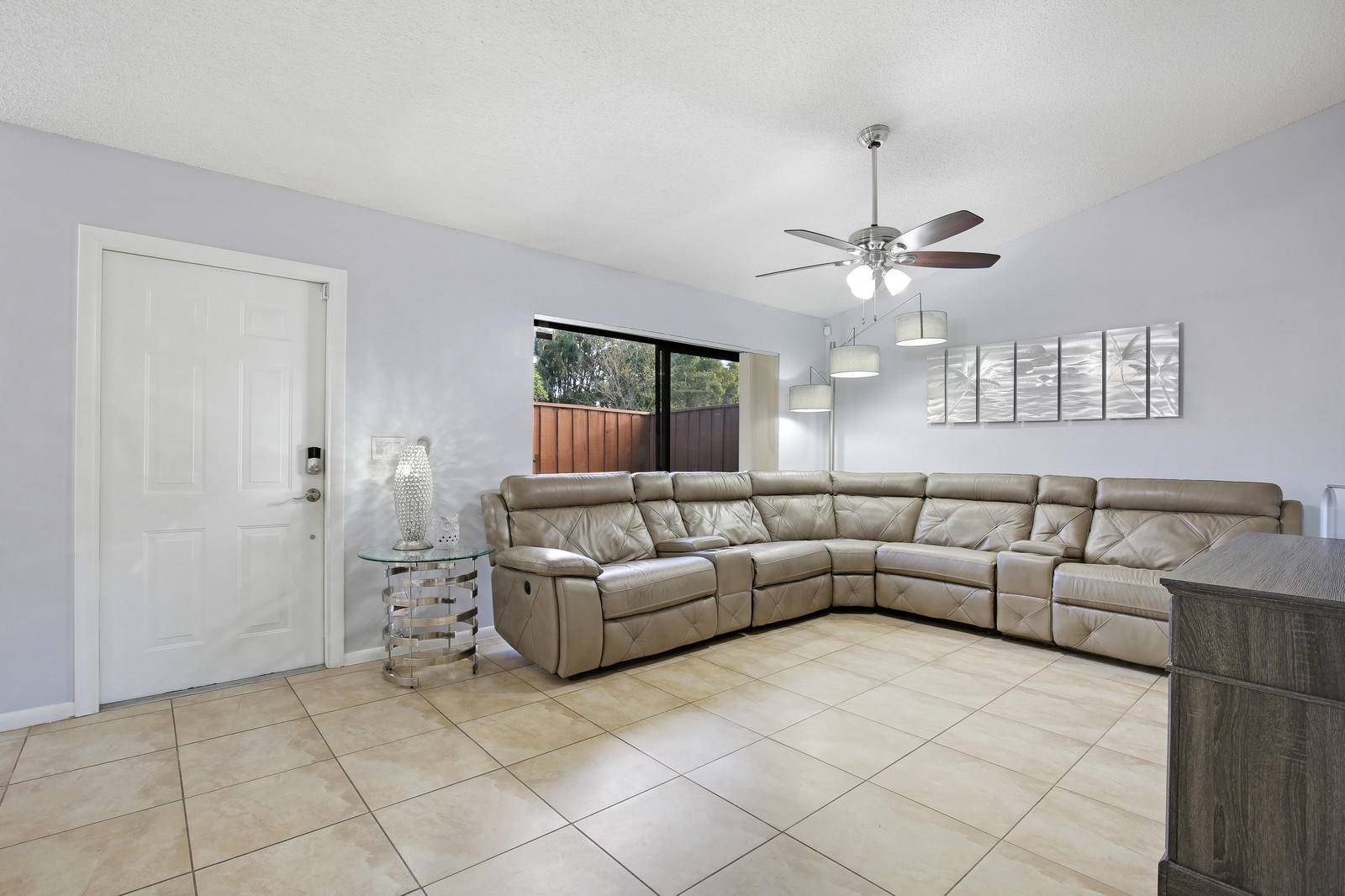 Palm Springs, FL 33461,172 Springdale CIR 17-B