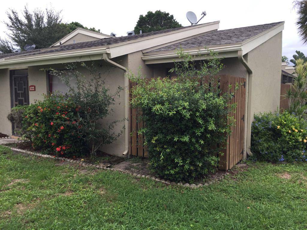 Boynton Beach, FL 33436,122 Meadows DR