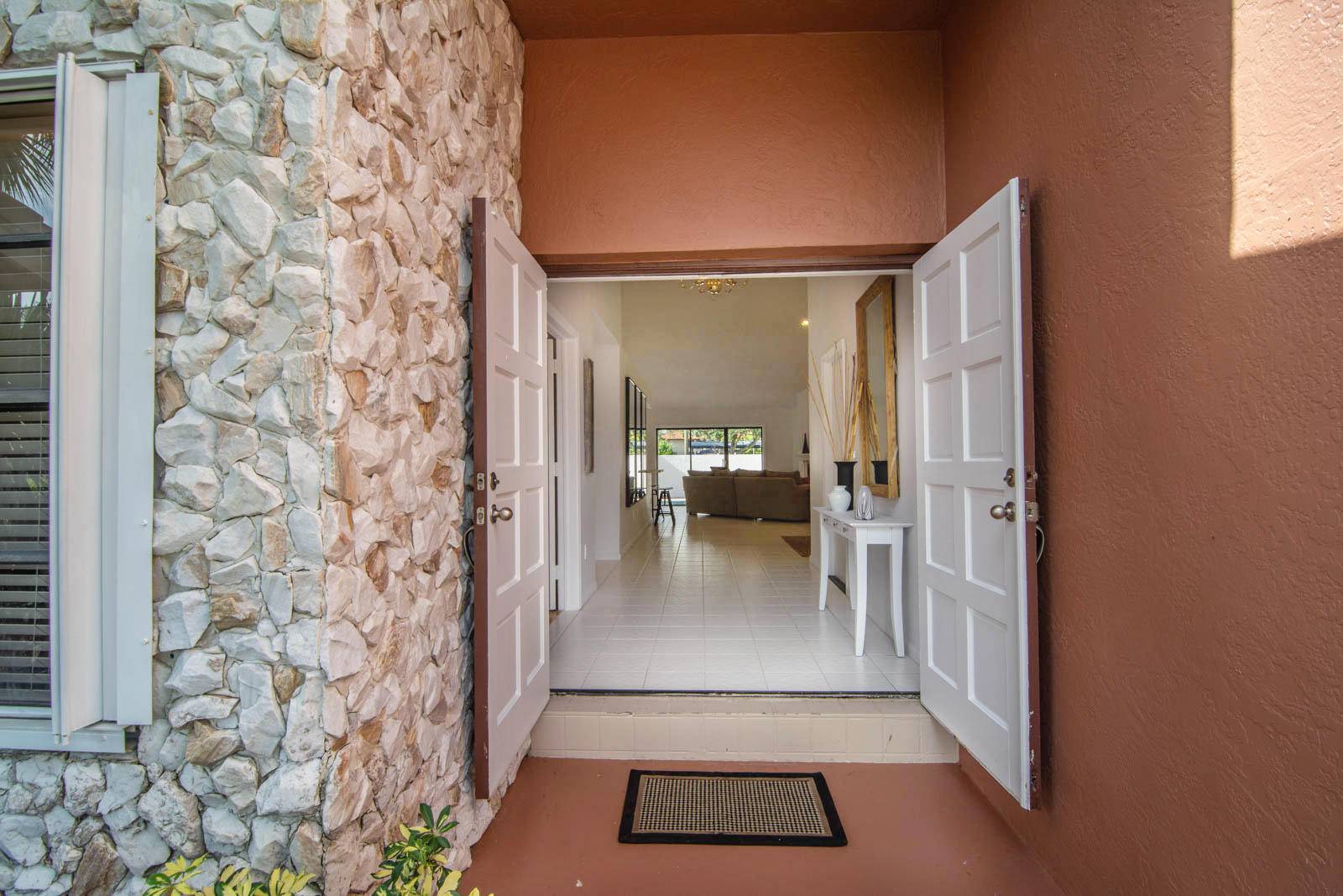Boca Raton, FL 33487,282 NW 69th ST