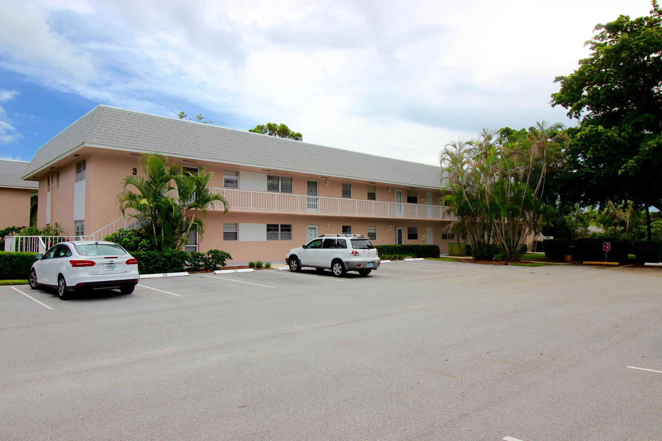 Tequesta, FL 33469,18081 SE Country Club DR 25