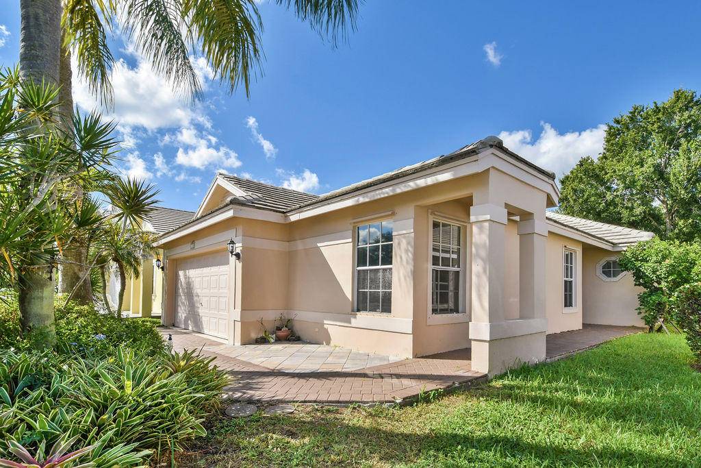 Davie, FL 33328,2701 W Lake Park CIR