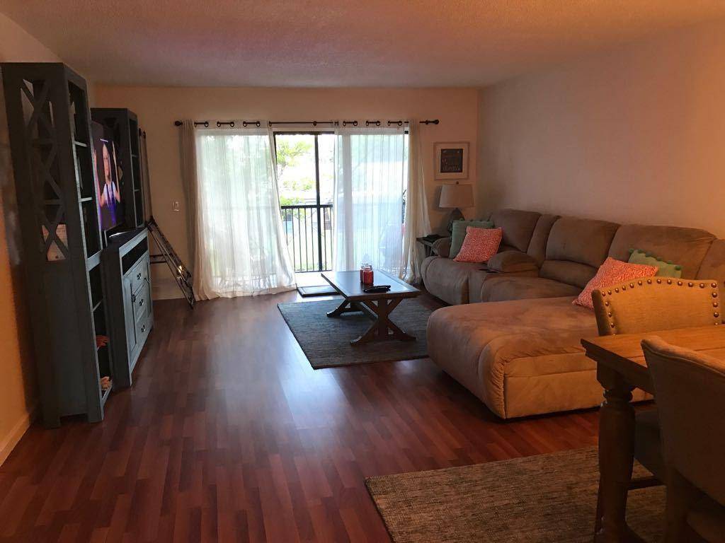 Weston, FL 33326,439 Lakeview DR 202