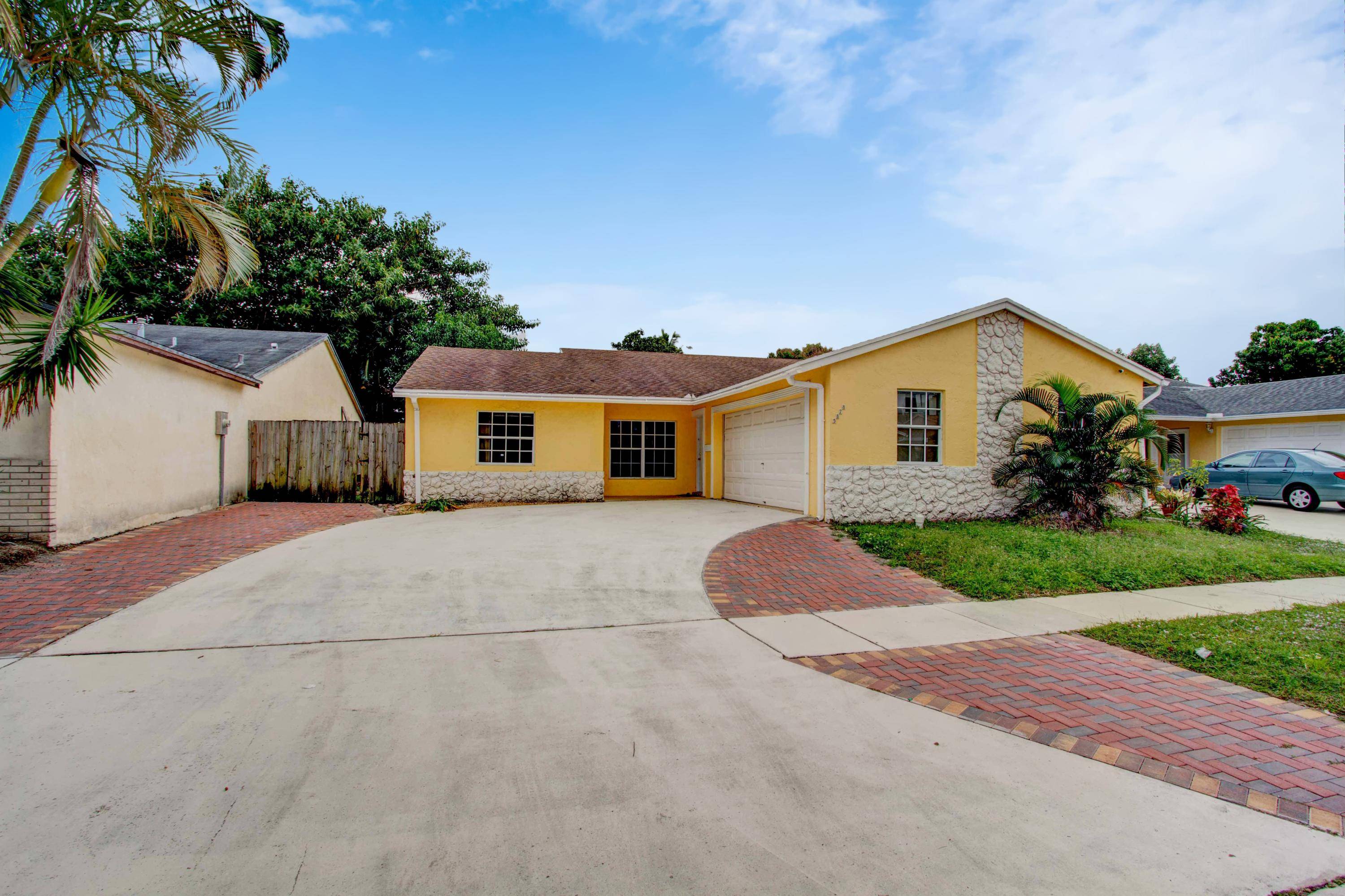 Lake Worth, FL 33463,5878 W Lincoln CIR