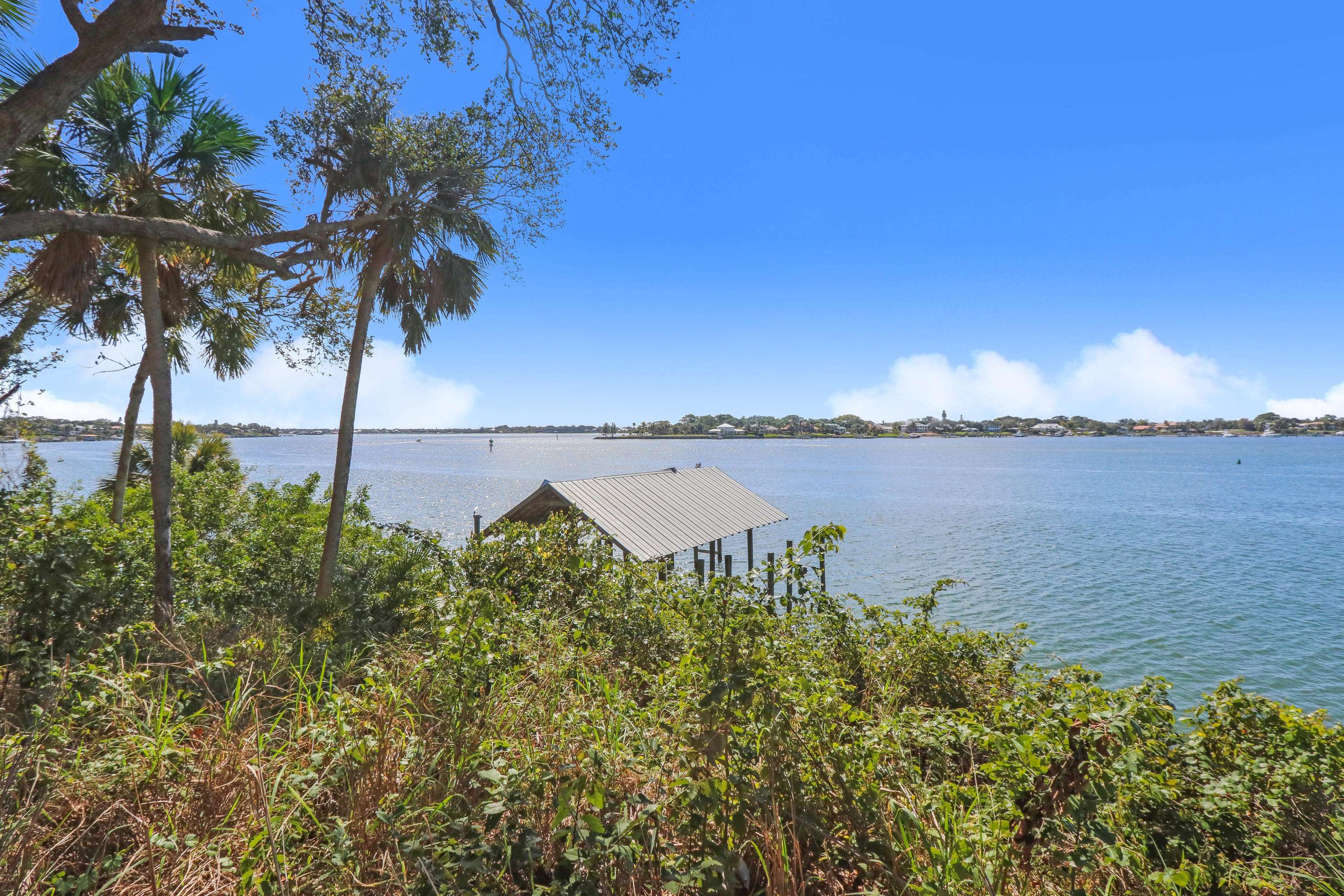 Sewalls Point, FL 34996,131 S River RD