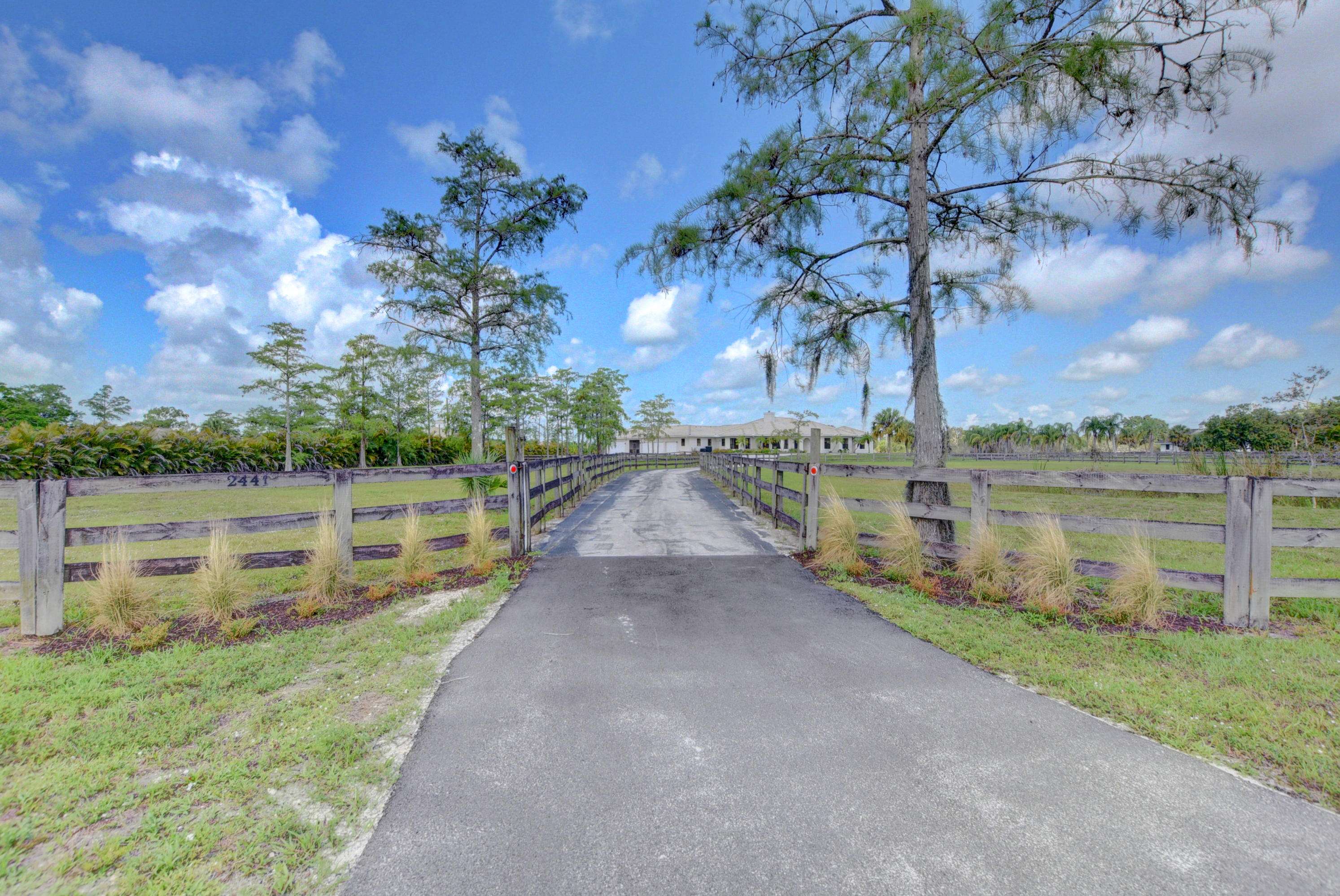 Loxahatchee, FL 33470,2441 Buck Ridge TRL