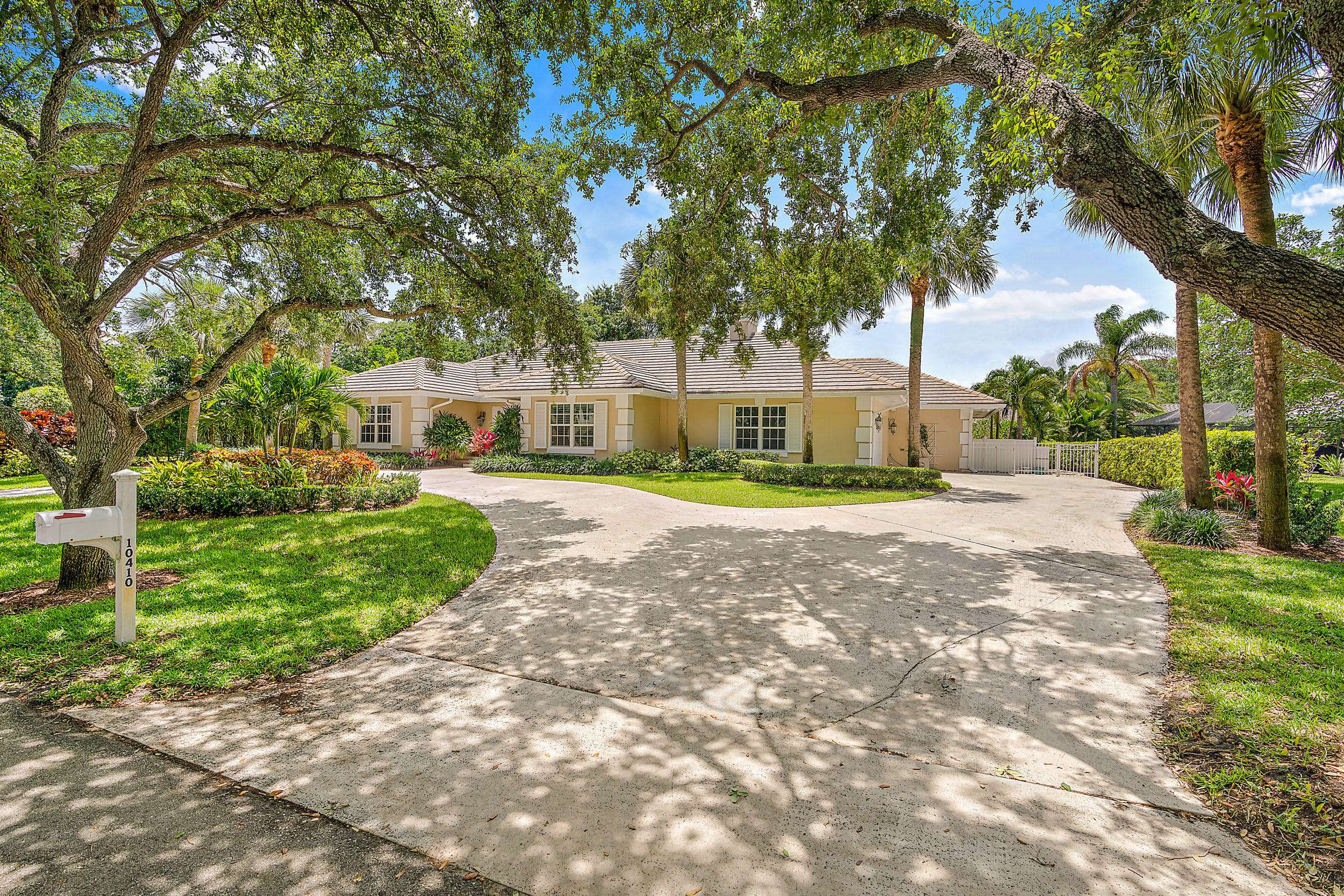 Tequesta, FL 33469,10410 SE Banyan WAY