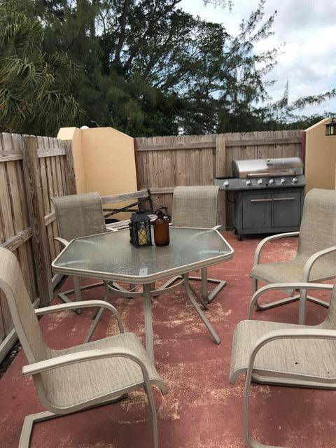 West Palm Beach, FL 33406,2986 Genoa PL