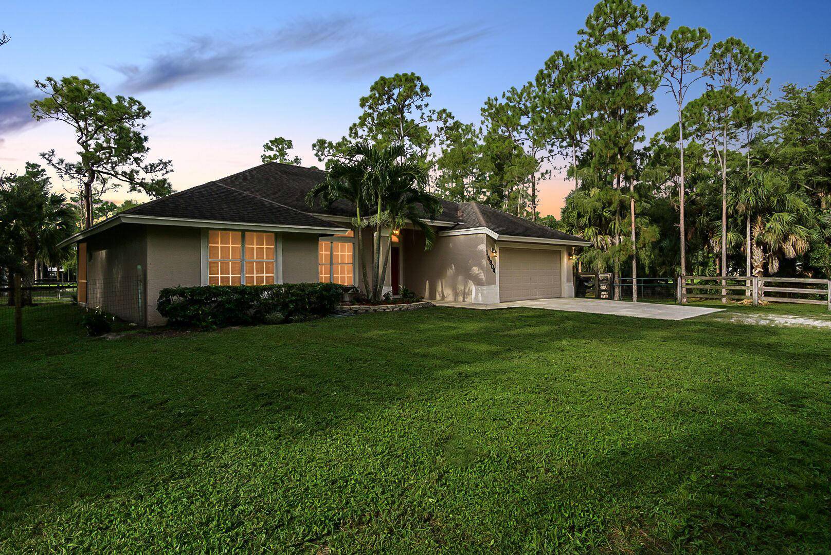 Loxahatchee Groves, FL 33470,15904 N 44th ST