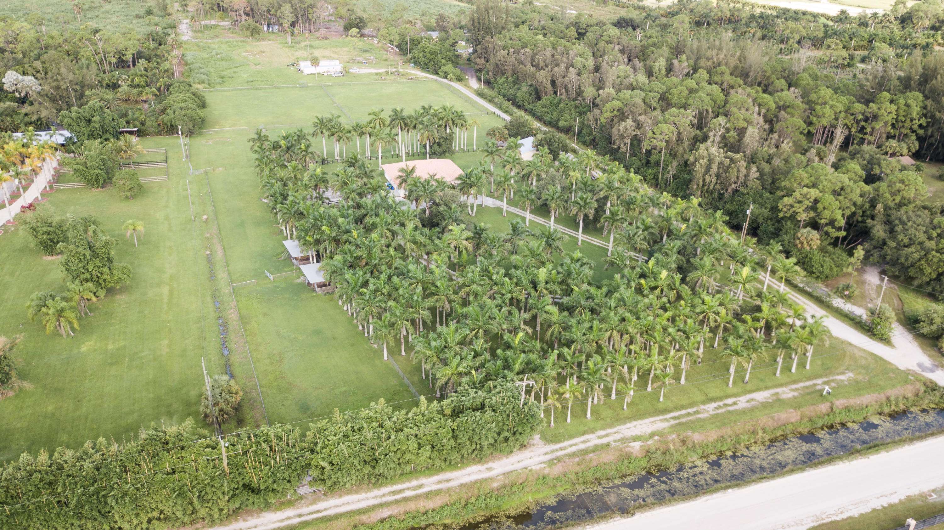 Loxahatchee Groves, FL 33470,2379 B RD