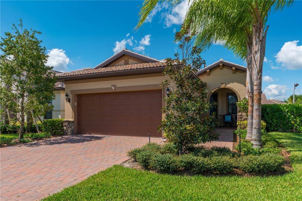 Port Saint Lucie, FL 34984,319 SE Courances DR