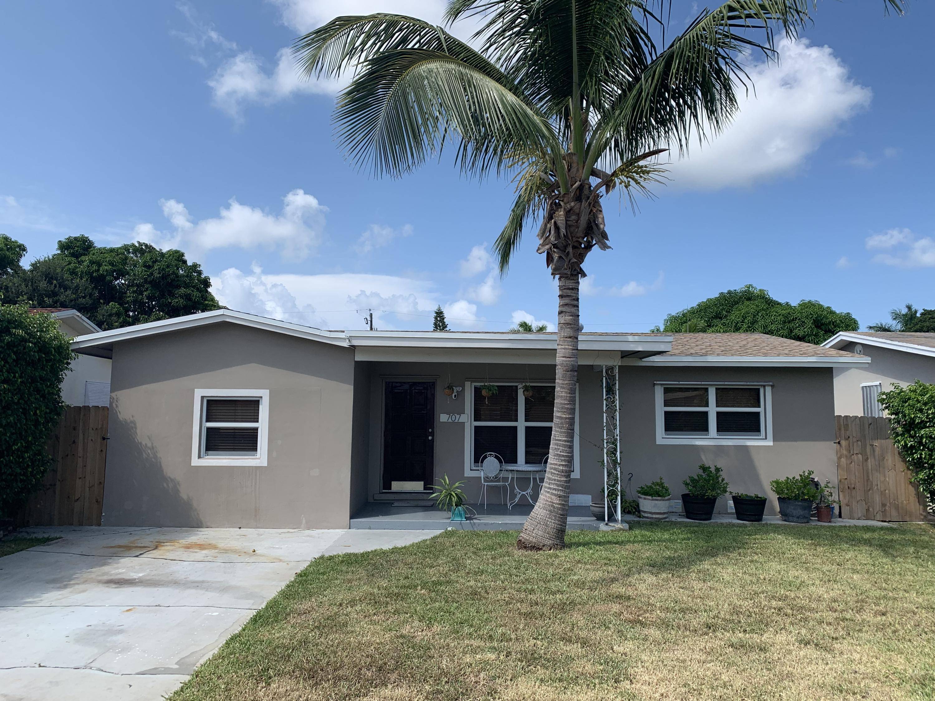 Lantana, FL 33462,707 W Broward ST