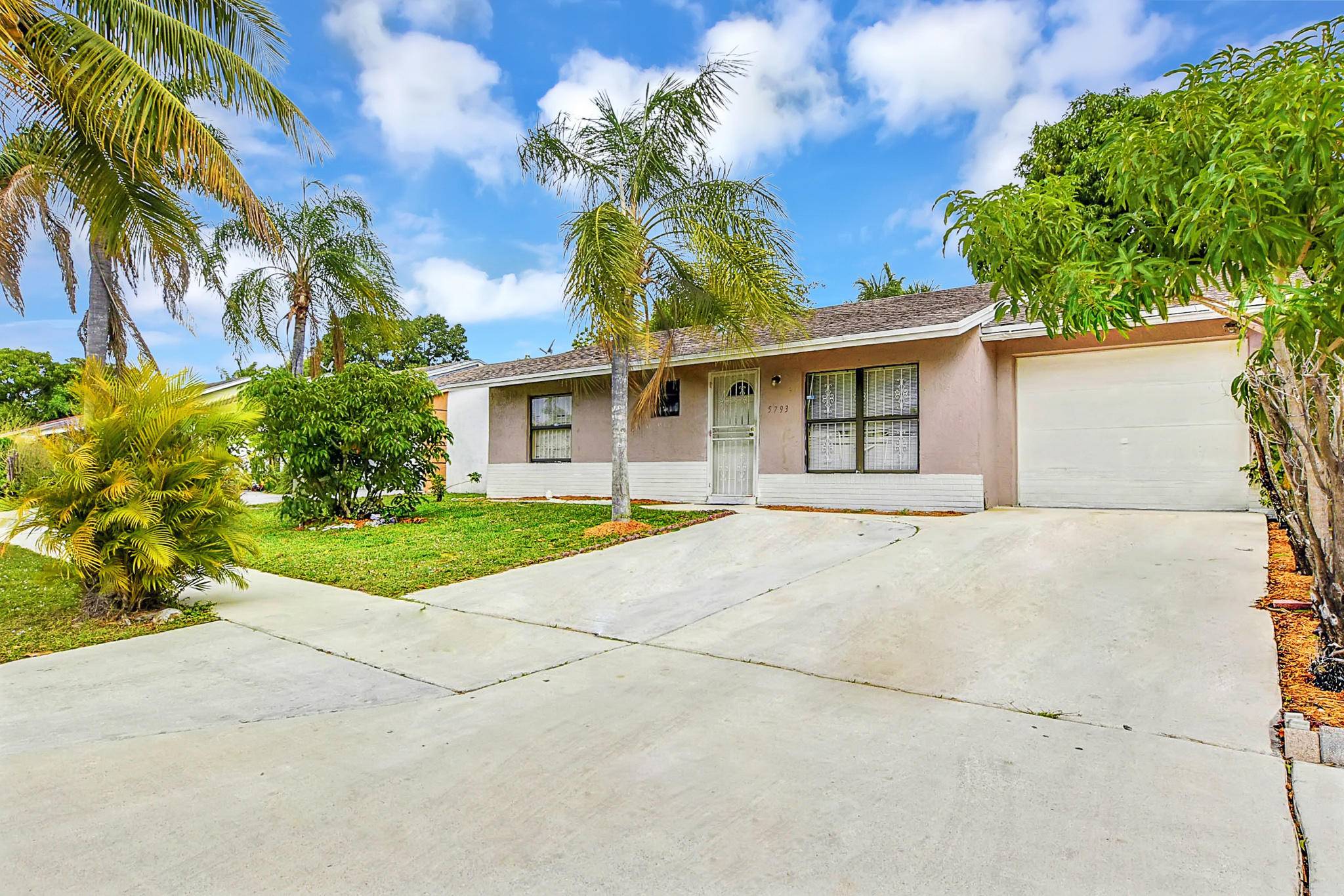 Lake Worth, FL 33463,5793 Corson PL