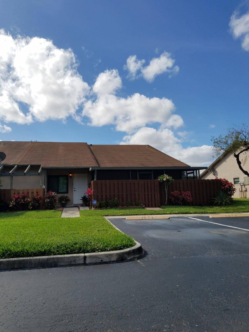 Sunrise, FL 33322,2674 N Nob Hill RD