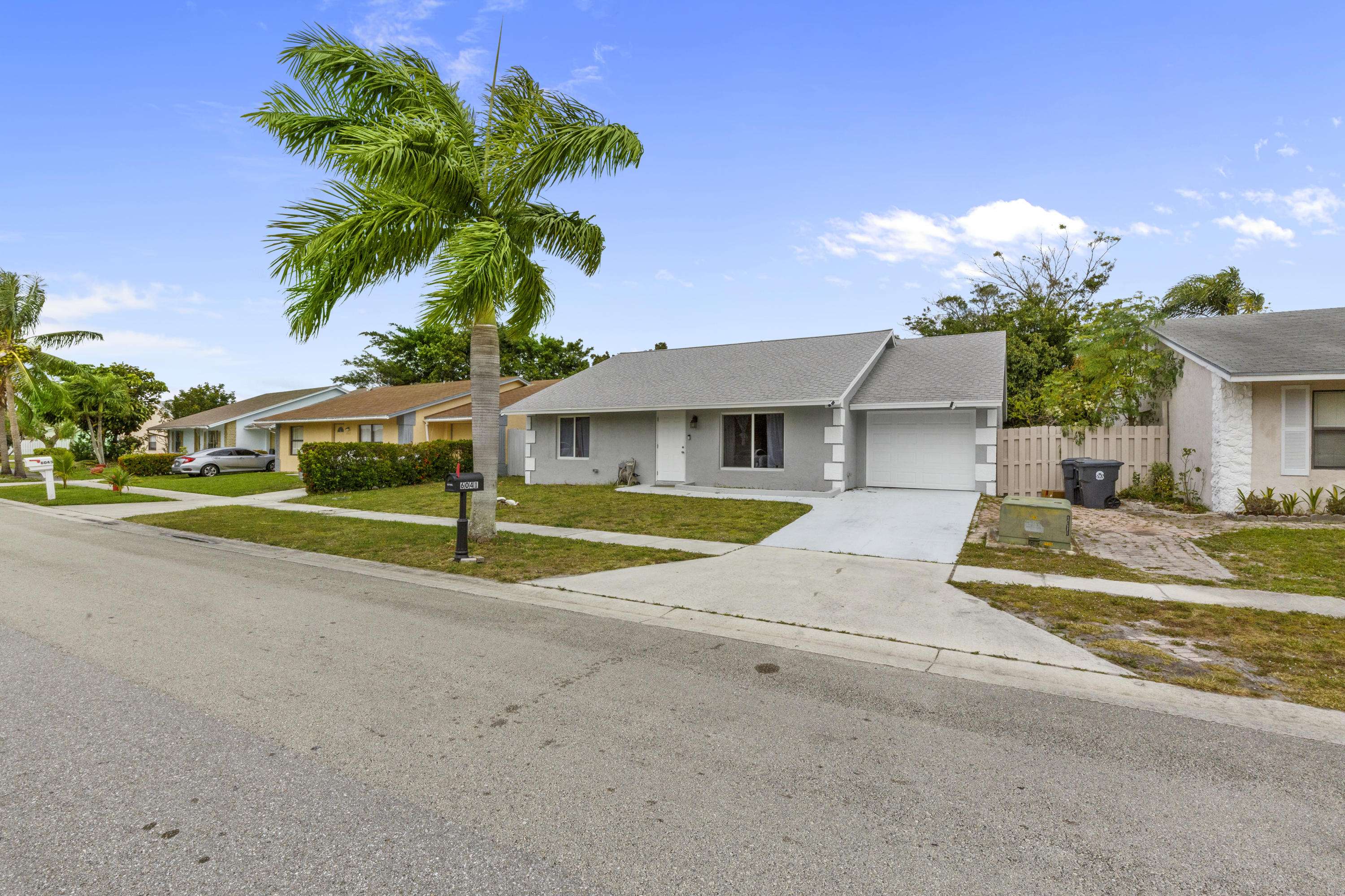 Lake Worth, FL 33463,6041 Triphammer RD