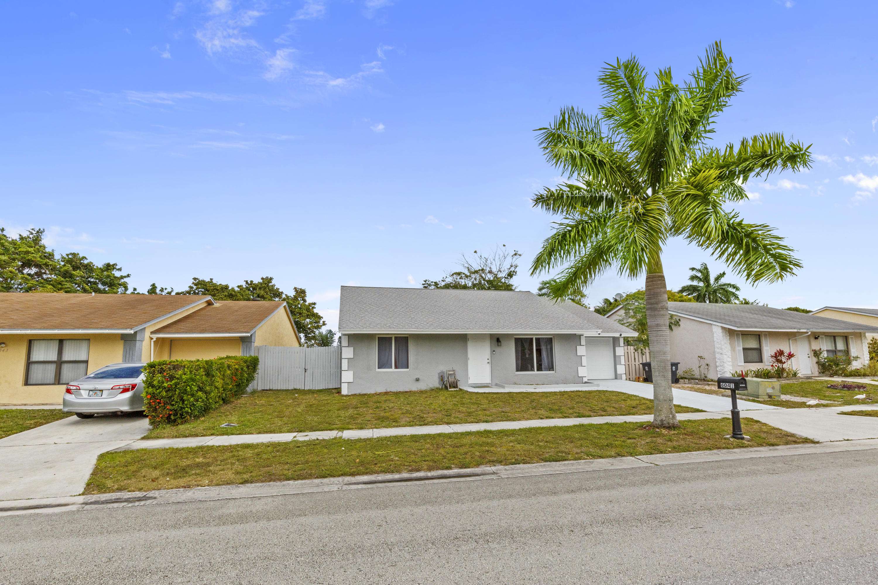 Lake Worth, FL 33463,6041 Triphammer RD