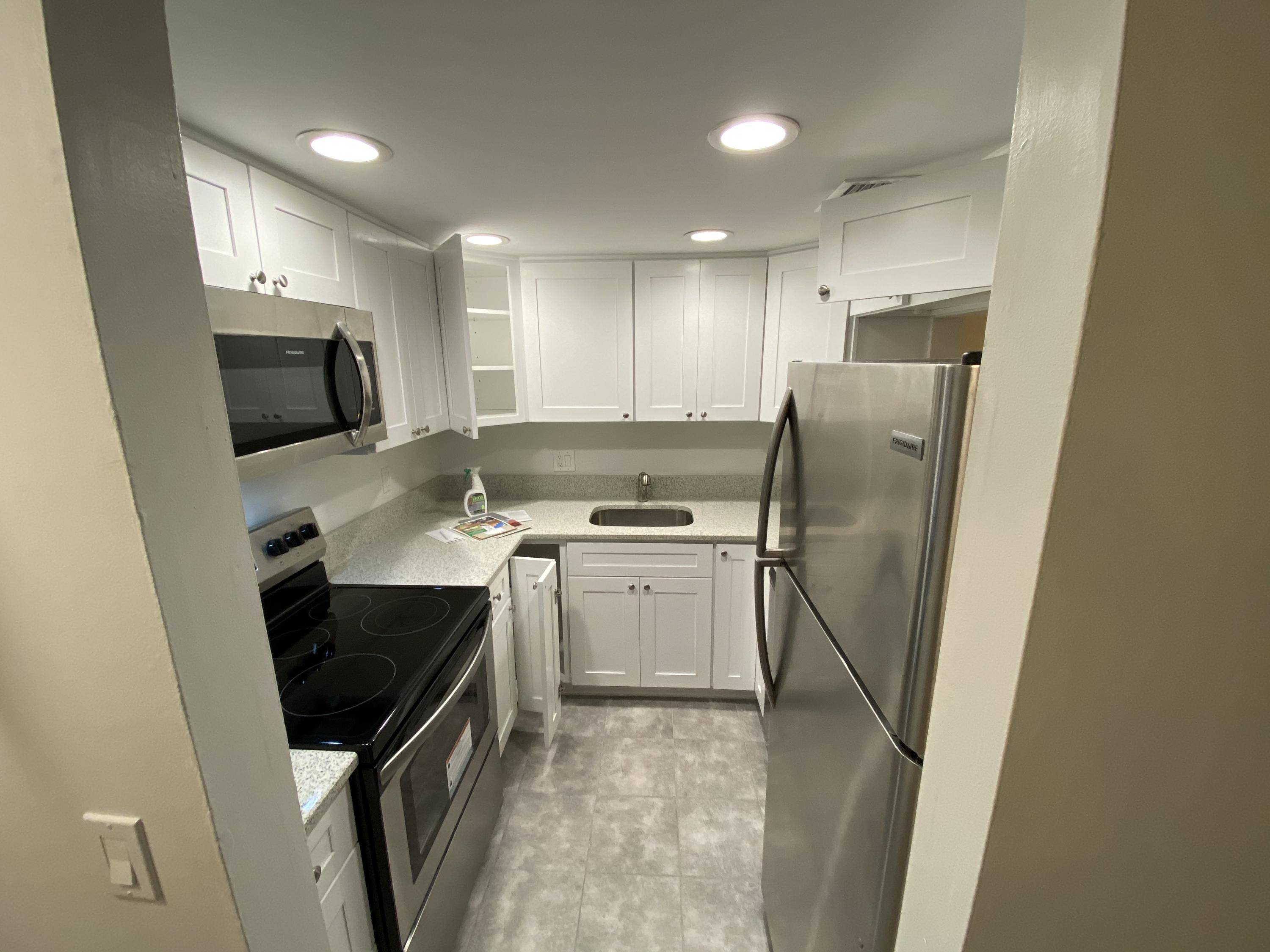Boca Raton, FL 33428,22795 SW 66th AVE 106