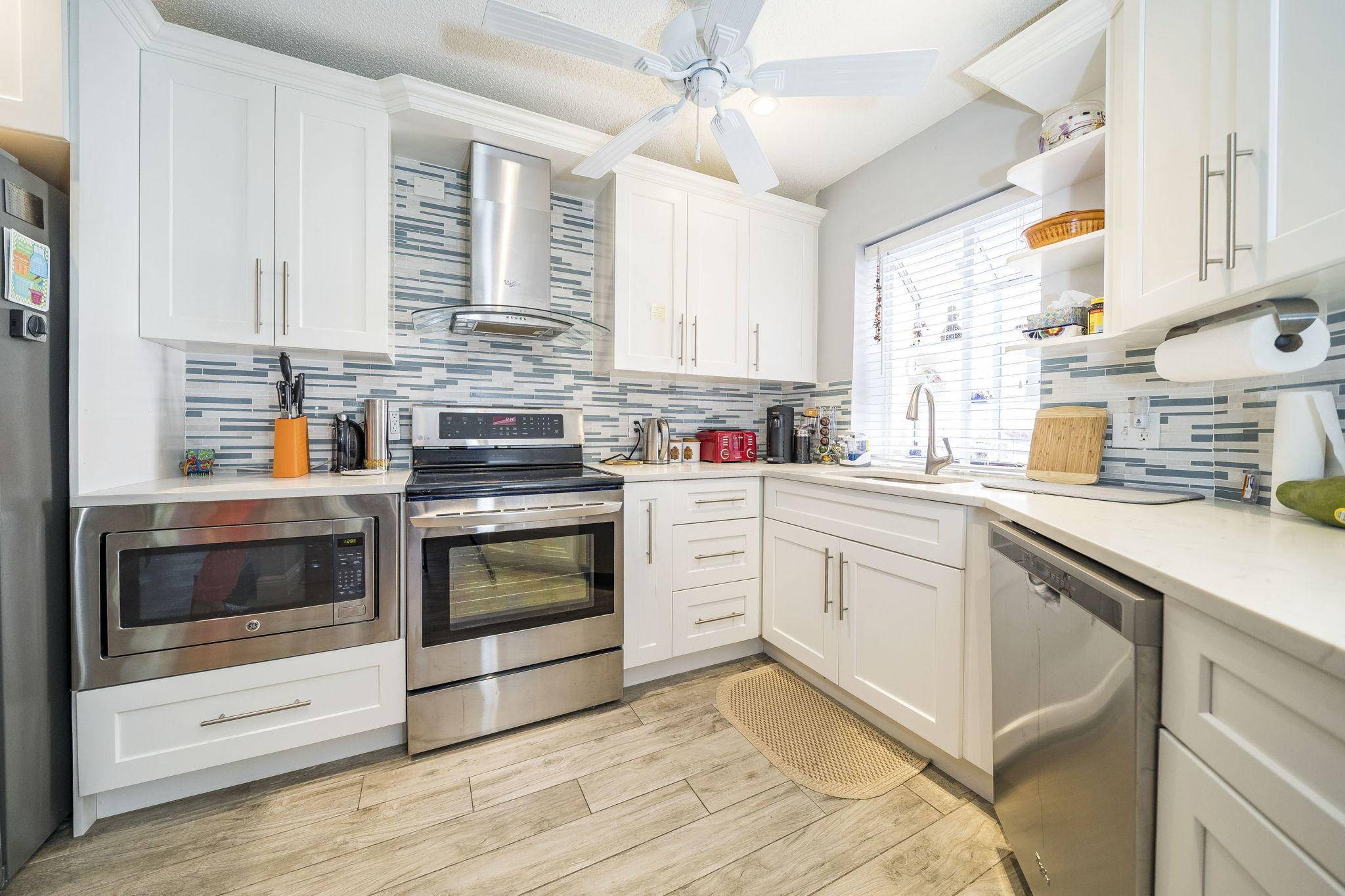 Boynton Beach, FL 33437,5195 Europa DR B