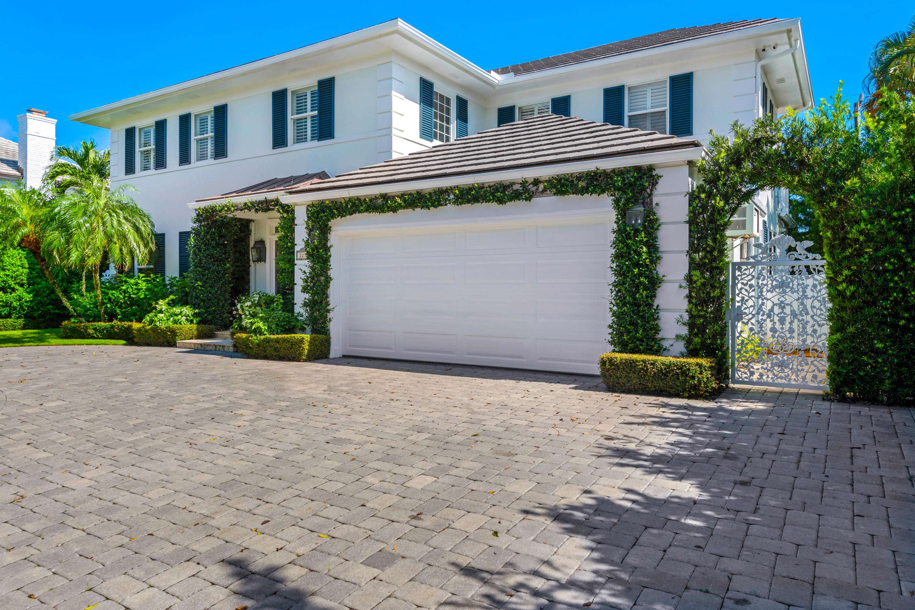Palm Beach, FL 33480,221 Queens LN
