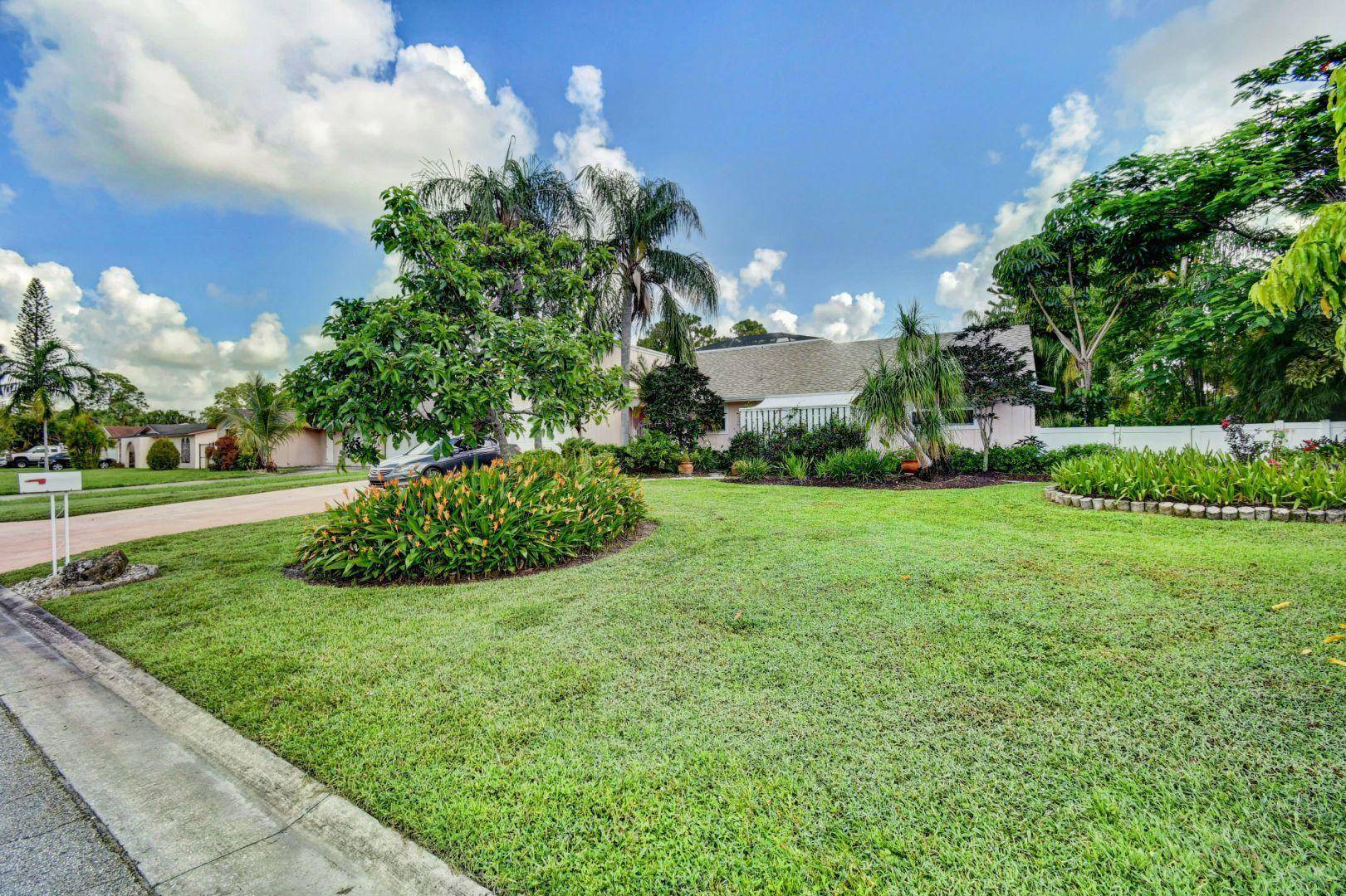 Royal Palm Beach, FL 33411,103 Oriole CT