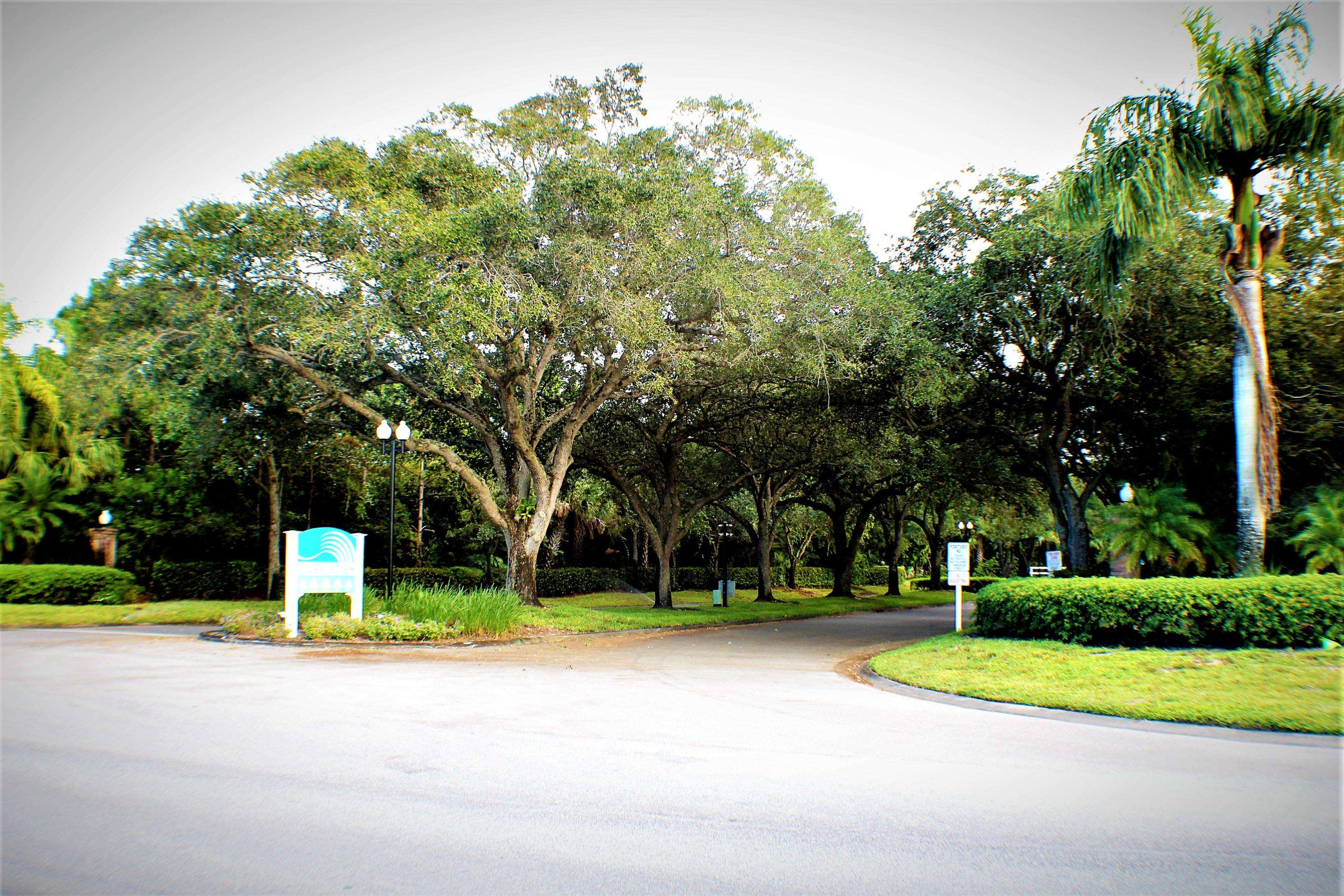 Stuart, FL 34997,5897 SE Riverboat DR