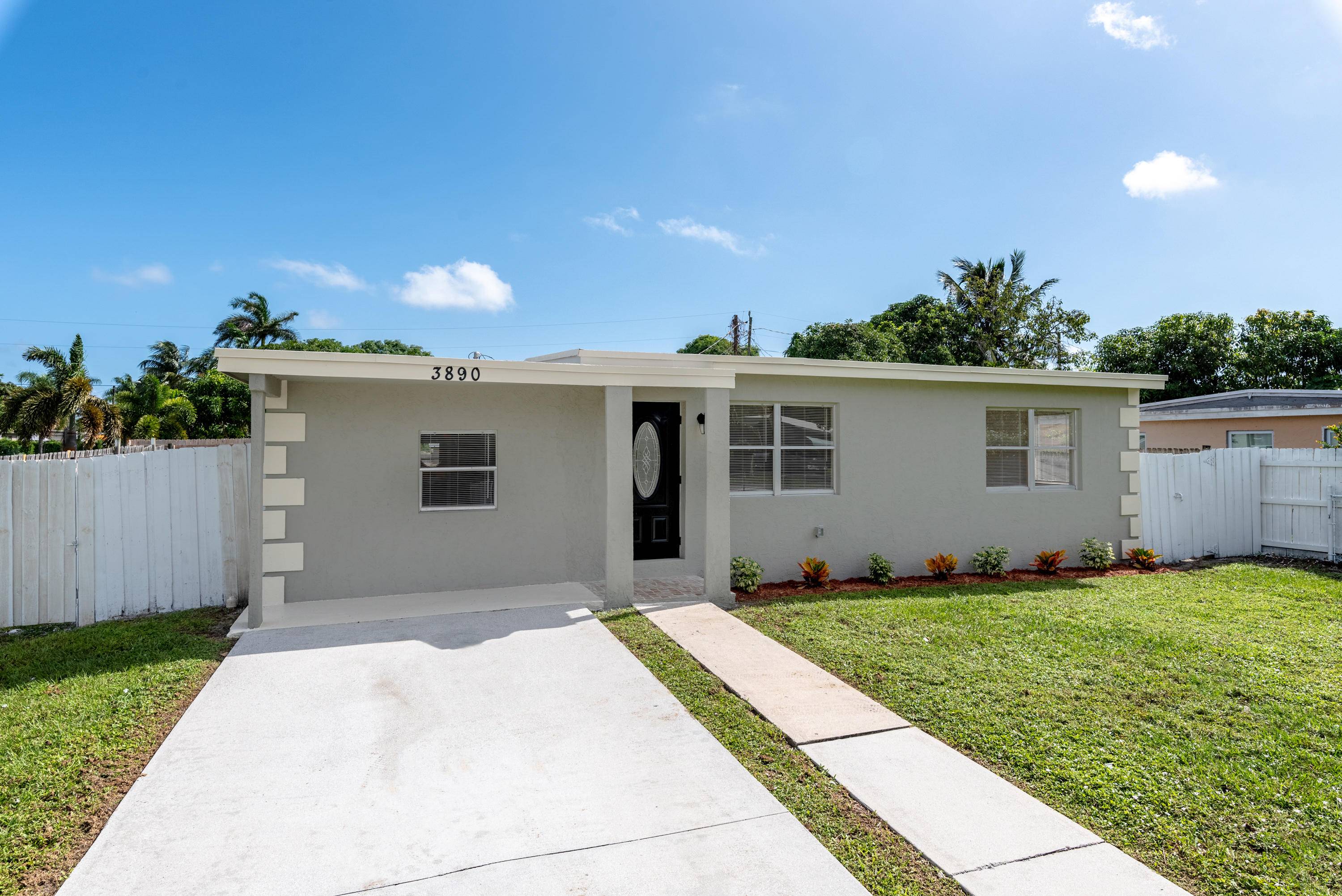 Lantana, FL 33462,3890 Orange ST